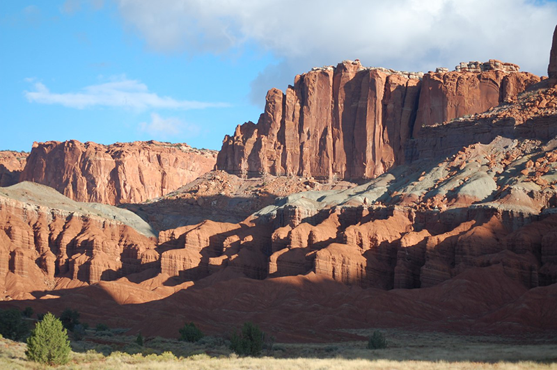 Picture of cliffs in Capitol Reef Park